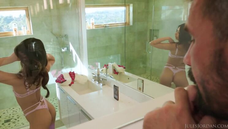 [JulesJordan] - Latina babe Xxlayna Marie can't handle Manuel's monster - Xxlayna Marie