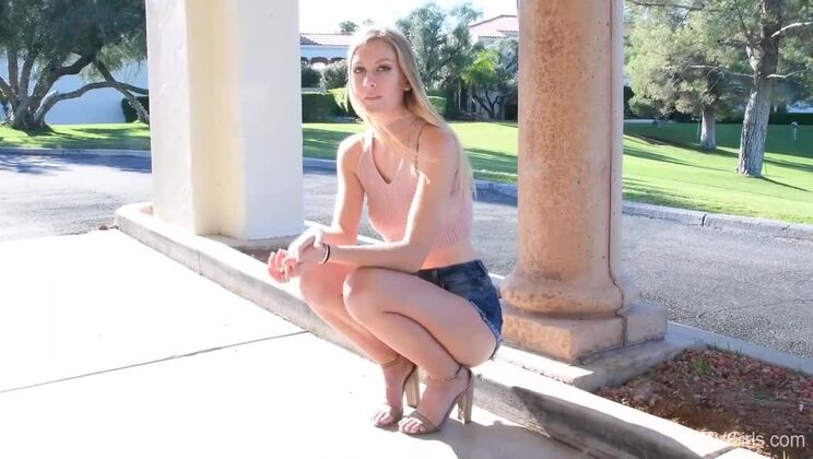 Jenni - Voyeur Fun with Squirting & Toys