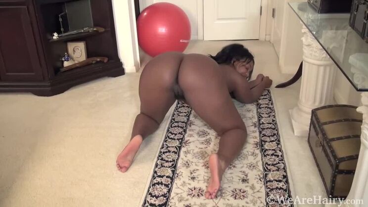 Hairy ebony Bobbie Rains loves herself