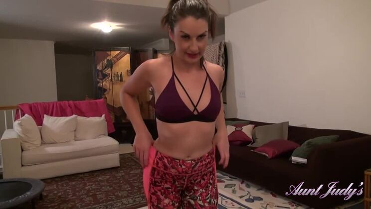 Auntie Cindy's POV BJ - A MILF Delight