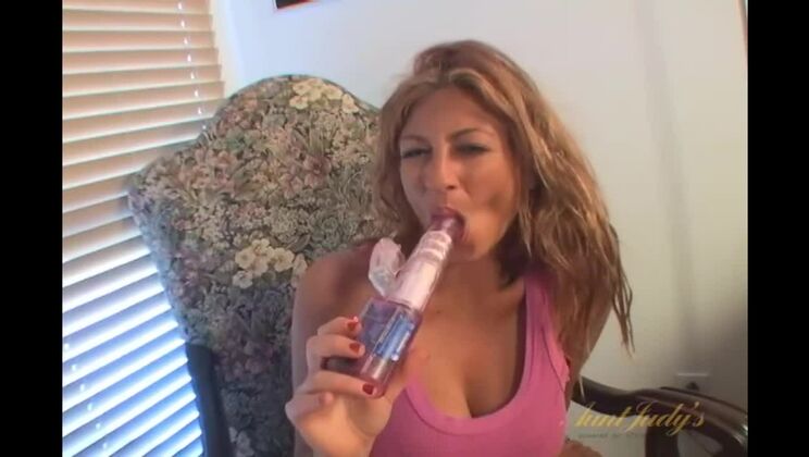 Lucky's Jiggly Juggs as She Rubs Her Pussy