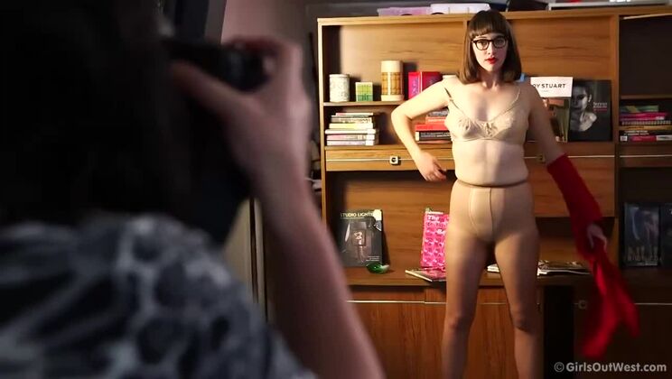 Photoshoot Uncut: Sadie's Behind The Scenes