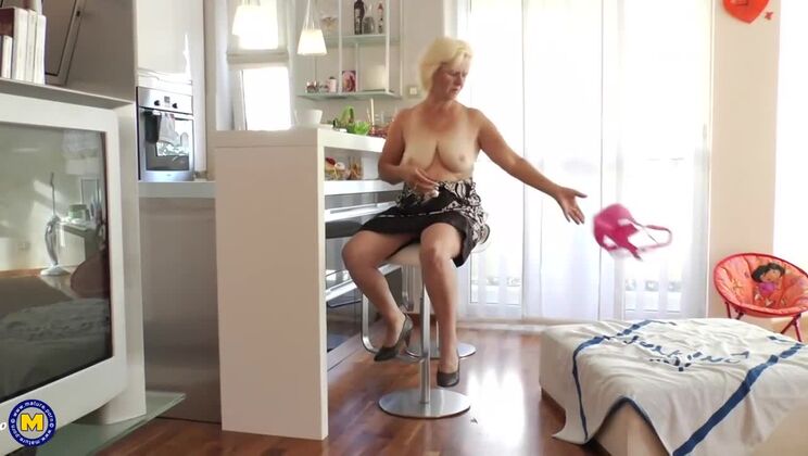 [Mature.nl] - Janice's Blonde Bombshell Wet and Wild Ride - Janice