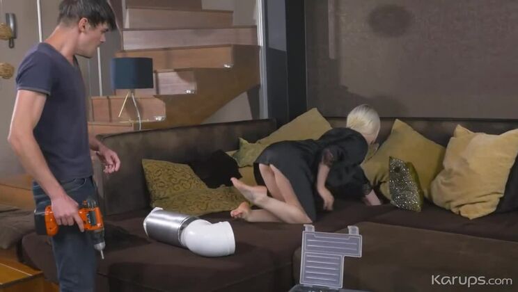 Angie Lynx Blonde Bombshell Deepthroat Action