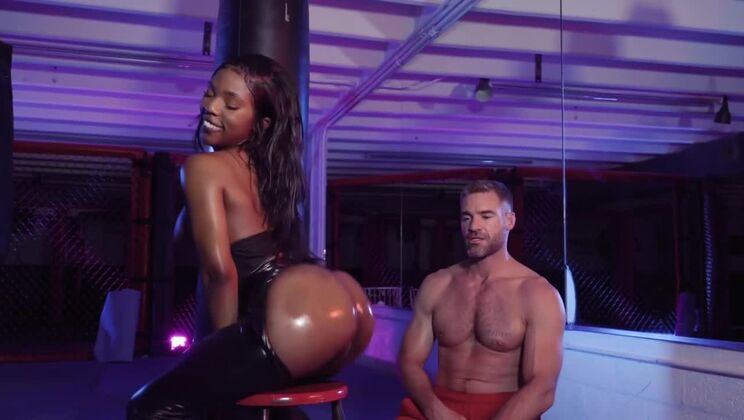 Interracial Sex with Tattooed Sarah Banks