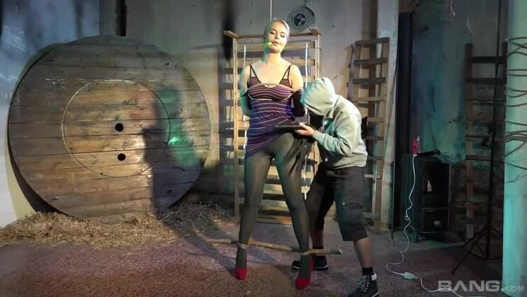 Nikky Dream: Blonde Babe in BDSM Vibrator Session