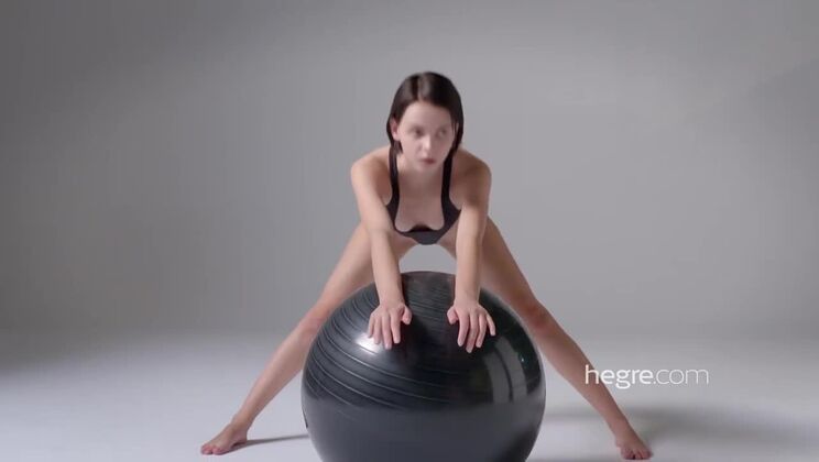 Brunette Beauty Ariel - Naked & Toned