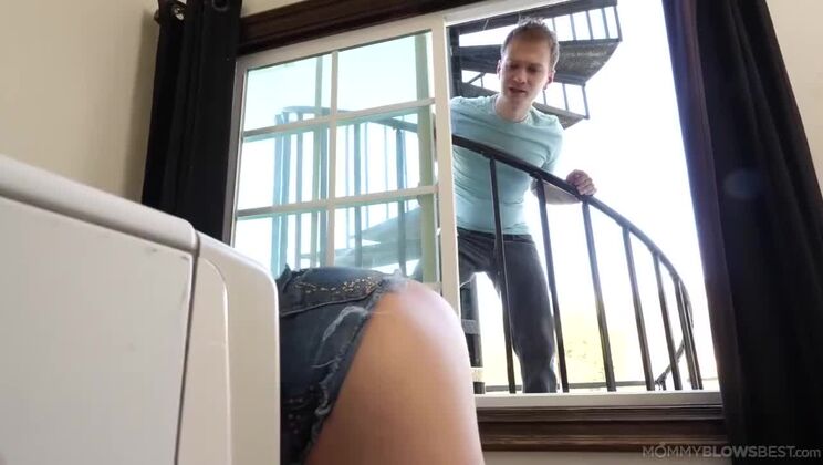 [MommyBlowsBest] - Christie Stevens - Big Ass & Facial Finish - Christie Stevens