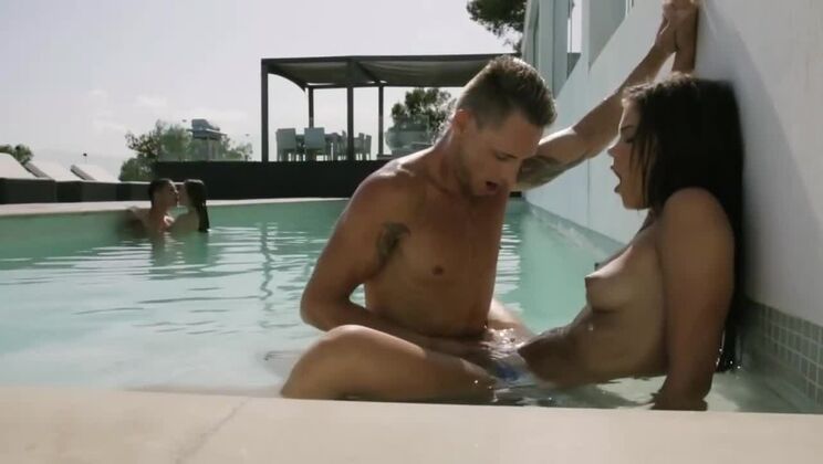 Group Sex with Young and Beautiful Carrie