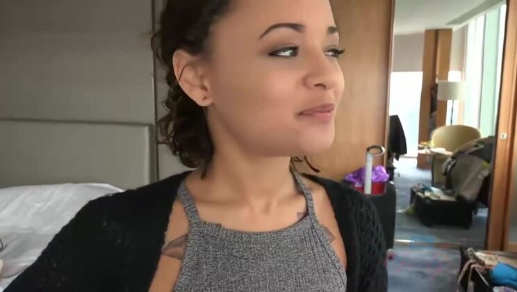 Holly Hendrix's Foot Fetish - Toes Curl Every Time