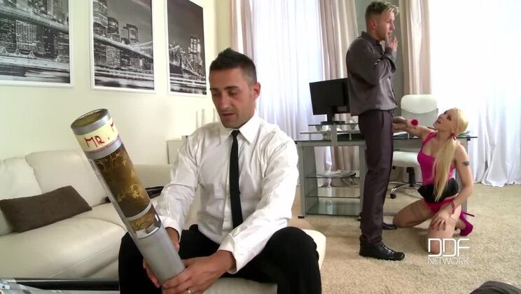 Lola Taylor's Piercing Anal Pleasure