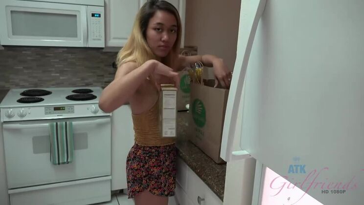 [ATKGirlfriends] - Aria Skye's Beach Fingering - A Squirting Surprise - Aria Skye