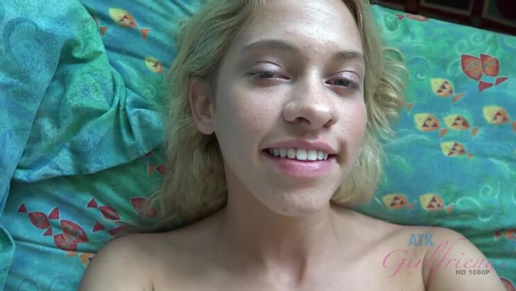 Cum on Khloe's Face: Amateur Blonde POV