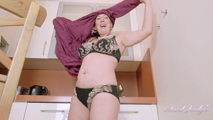 Esmerelda's Big Tits and Masturbation Session