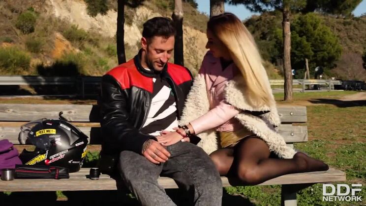 [DDFNetwork] - Big Cock and Blonde in Outdoor Hardcore - Anna Thorne