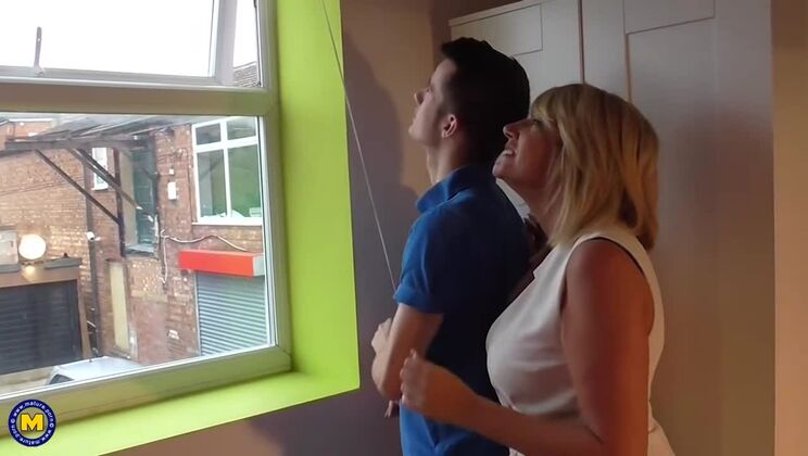 Fucking a British Mature Housewife - Amy