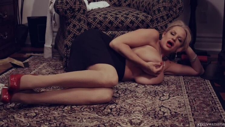 [KellyMadison] - Solo Blonde MILF Kelly Madison's Big Boobs - Kelly Madison