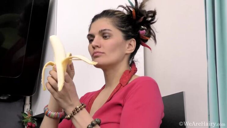 Ananda Ray’s Hairy Bush Gets Rubbed In This Hot Clip