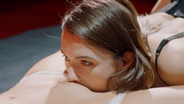 The Ultimate Fetish Experience: Squeezing Lust