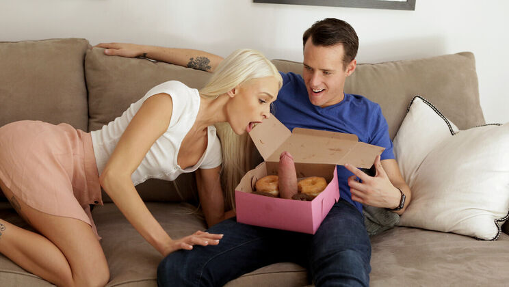 [StepSiblingsCaught] - Couple's Intimate Moment: Emma Hix's Handjob - Emma Hix