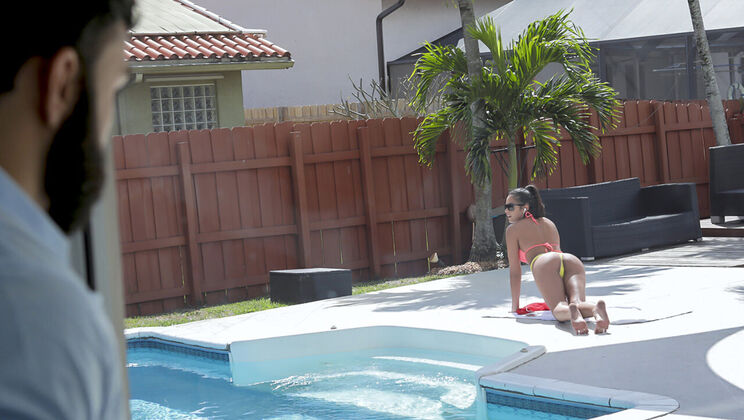 [FamilyStrokes] - Wet Pool Fun with Stepfamily Lovers - Vienna Black - Derrick Ferrari