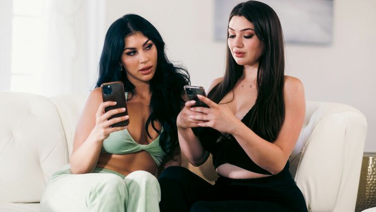 [Mommy'sGirl] - Alyx Star's Shaved Pussy Fun - Alyx Star - Queenie Sateen