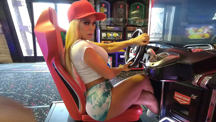 Sam Shock Fucks the Dirty Thoughts Out of Nikki Delano