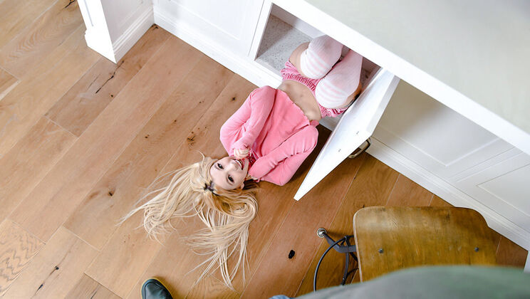 [ExxxtraSmall] - Young Petite Girl Flexible Sex - Kenzie Reeves - Romeo Price