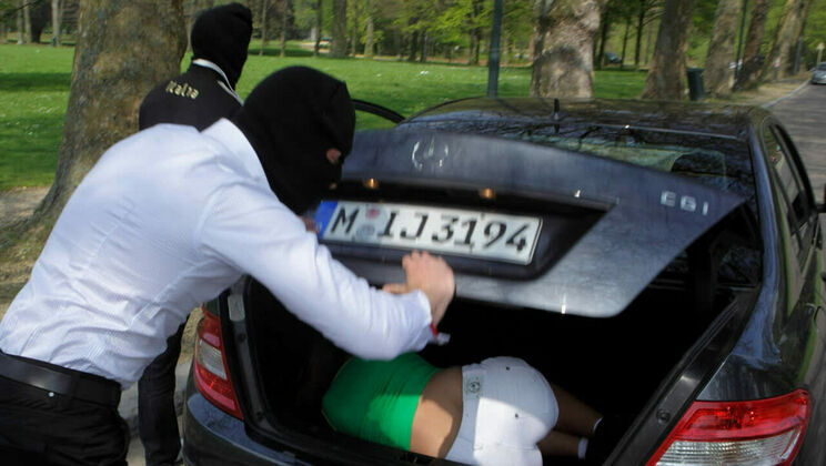 [ElegantRaw] - Shaved Pussy, Cumshot Facial - Debbie White