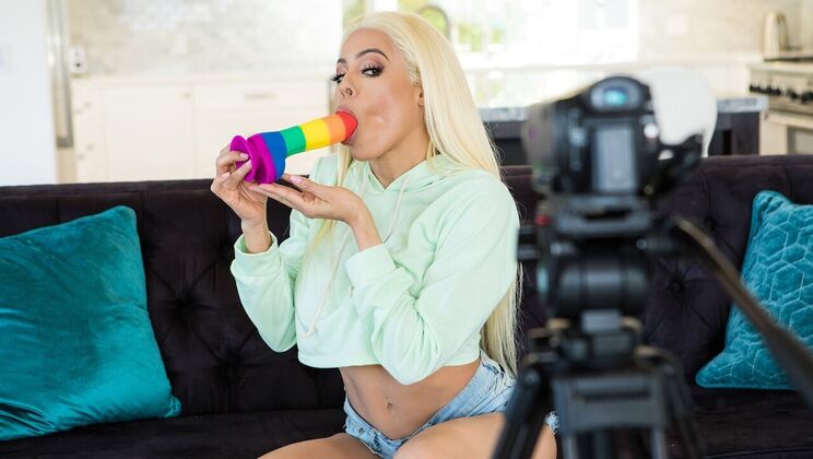 [Brazzers] - Blonde Bombshell Luna Star in Sexy Action - Luna Star - Markus Dupree