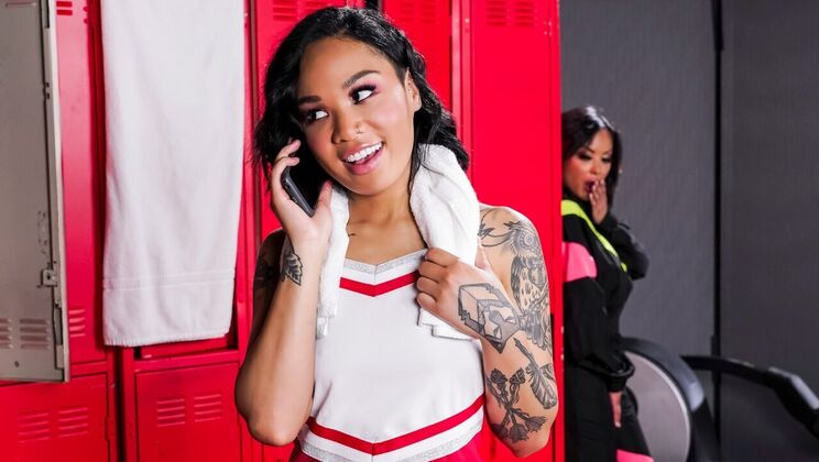 [Brazzers] - Fucking the Cheerleader in the Locker Room - Honey Gold - Kaylani Lei