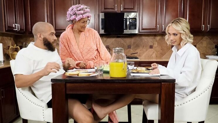 [Brazzers] - Blowjob and Oil in the Morning - Xander Corvus - Sky Pierce