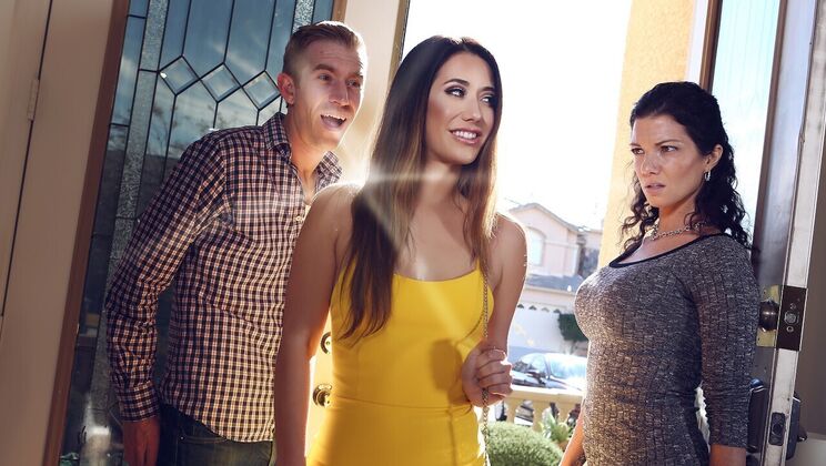 [Brazzers] - Petite Eva Lovia Gets Her Pussy Licked