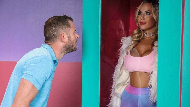 Blonde Bombshell Takes Big Cock in Gonzo Sex