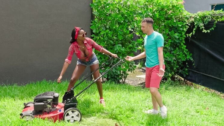 [MilfHunter] - Naomi Foxxx's Outdoor Sex Adventure - Naomi Foxxx - Johnny Love