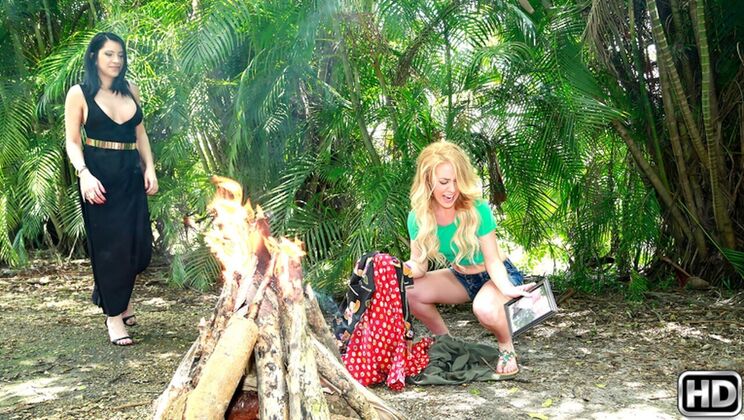 [MomsLickTeens] - Booty Play with Bonnie Grey - Bonnie Grey - Cassandra Cain