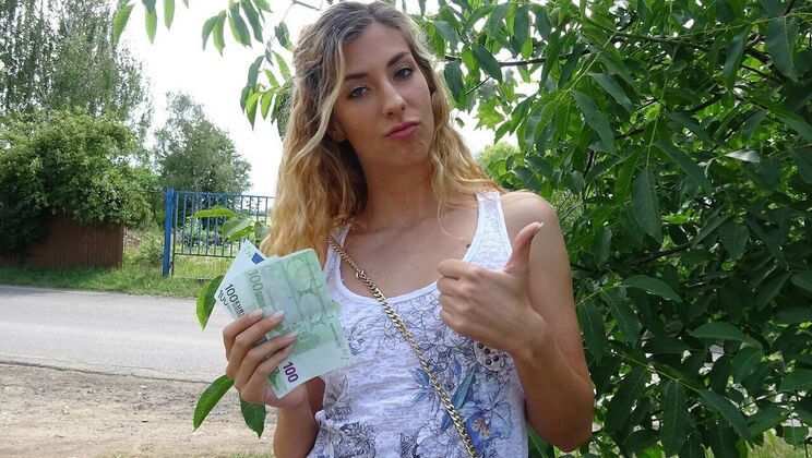 Blowjob in Public - Shona Exposed