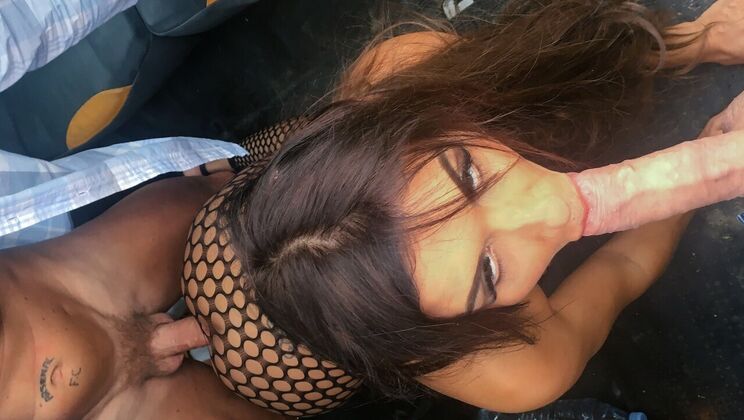 [FemaleFakeTaxi] - Princess Jas enjoys outdoor threesome