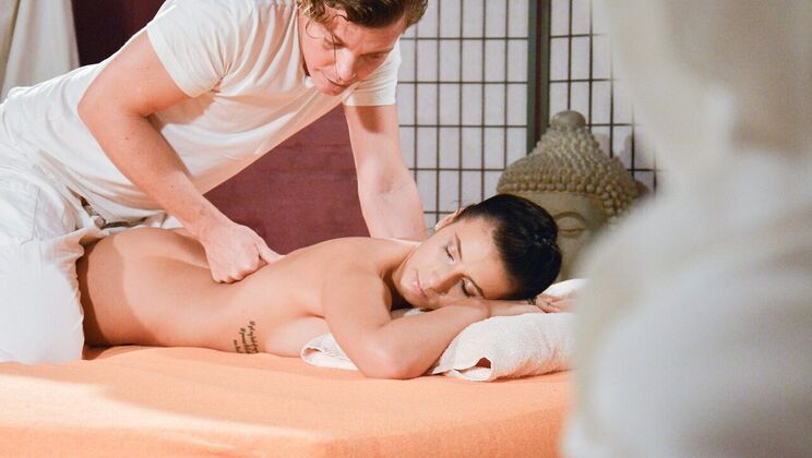 [MassageRooms] - Ricky Rascal's Big Cock in Nelly Kent's Pussy - Nelly Kent - Ricky Rascal