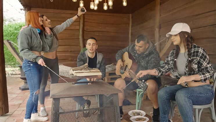 [SneakySex] - Handjob and Blowjob with Mina - Raul Costa - Mina Von D