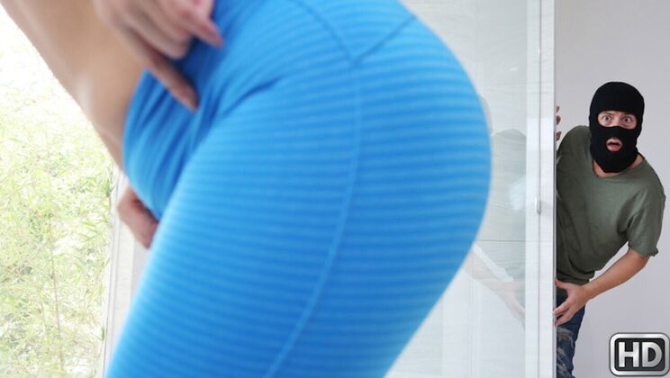 [BigNaturals] - Shower Surprise: Thief Gets Cumshot Facial - Alix Lovell - Jessy Jones