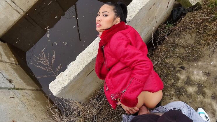 Cowgirl Ride with a Big Dick in Public