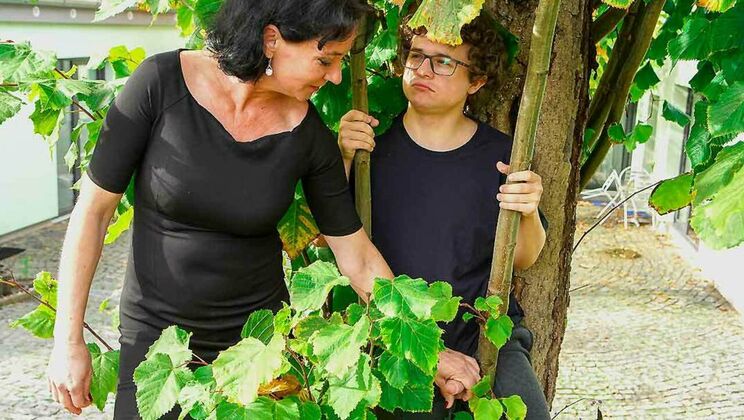 [Grandmams] - Trimmed Pussy Licking for Stalker - Jambie King - Rita Black