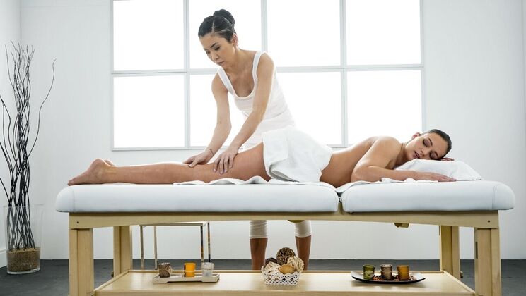 [MassageRooms] - Lesbian Massage Turns into Scissoring