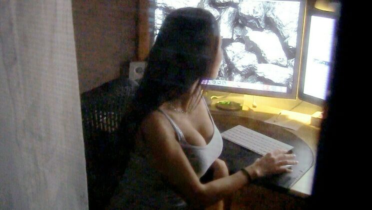 Busty Vanessa Decker Rides Reverse