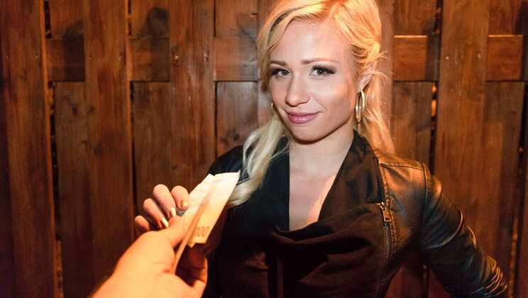 [PublicAgent] - Gabi Gold Swallows Cum after Blowjob - Thomas Hyka - Gabi Gold