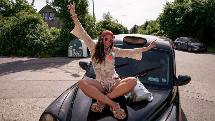 [FakeTaxi] - Linda del Sol Gives a BJ - Linda del Sol