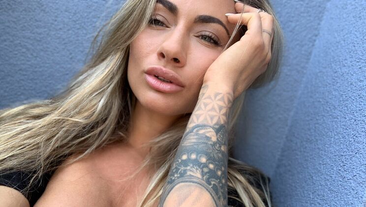 [FakeHubOriginals] - Tattooed Thong Girl Fingers Her Ass