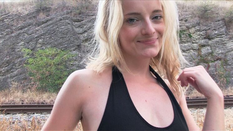 Amateur Cheerleader Creampie After Handjob