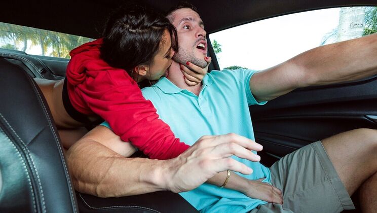 [MonsterCurves] - Driver Gets Handjob and Blowjob from Luna